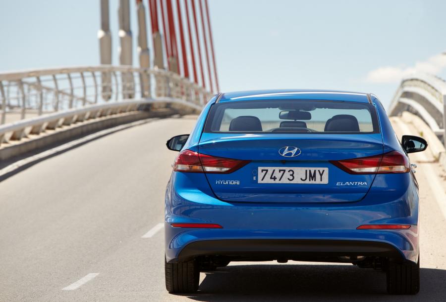  Hyundai Elantra 2016 года  (фото 5 из 30)